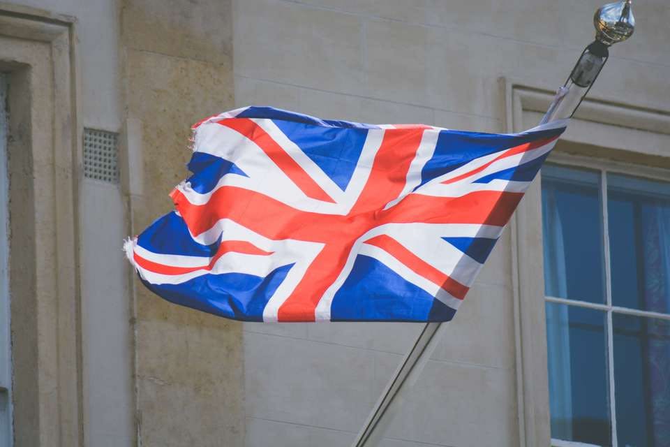 イギリス人男性が住む街にある国旗