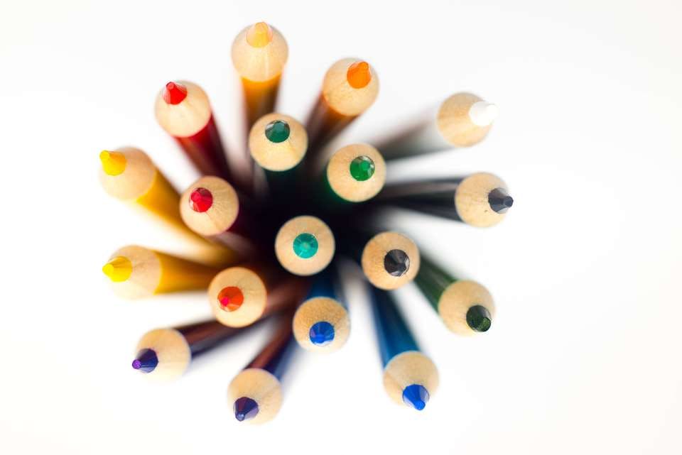 鉛筆削りを使用した色鉛筆
