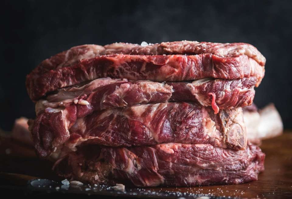 Large beef beef chuck beef steak 1539684  1 